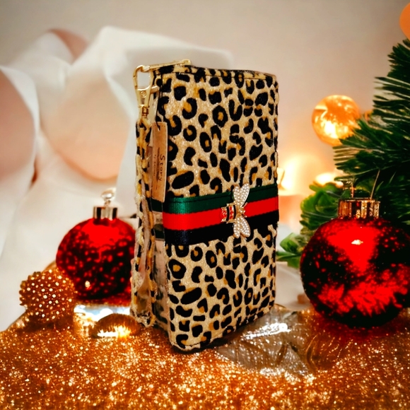 Women's Luxury Designer Cheetah Print Faux Fur Zip Around Wristlet Wallet - Picture 4 of 8